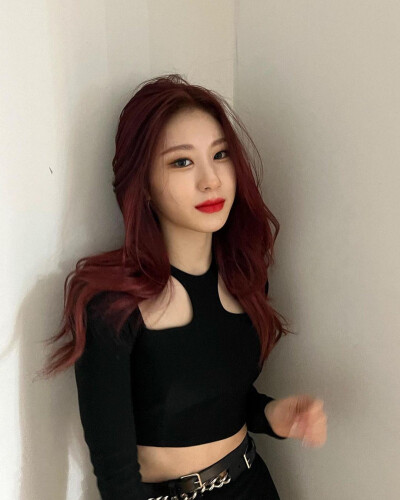 CHAERYEONG 李彩领