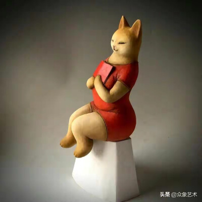 日本著名木雕大师吉田昭彦（仁吉），他创作的动物憨态可掬，通过融入人性特征，这些动物仿佛真的有了灵魂和情感，观众能从中看到悠然自在，甚至悲欢