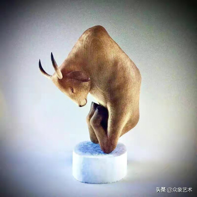 日本著名木雕大师吉田昭彦（仁吉），他创作的动物憨态可掬，通过融入人性特征，这些动物仿佛真的有了灵魂和情感，观众能从中看到悠然自在，甚至悲欢