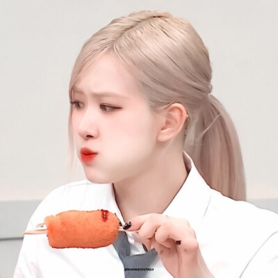 朴彩英°