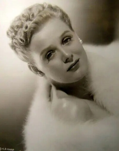 Gloria Stuart