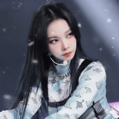 */The first snow is coming, and I should forget you.