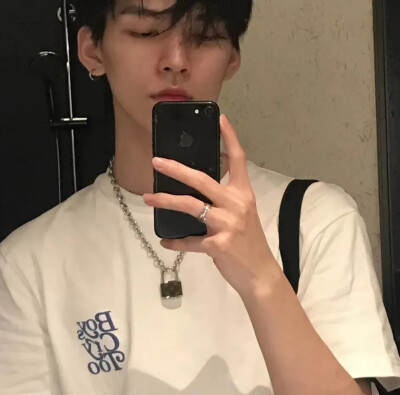 so cool
今日份男生微信头像/ins潮图
源自各处 侵权致歉.