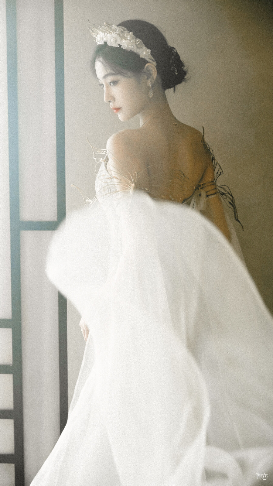 许佳琪 / 白玫瑰✩ . ☪︎*
cr@__南宫_
#许佳琪白色羽毛礼裙# ​​​