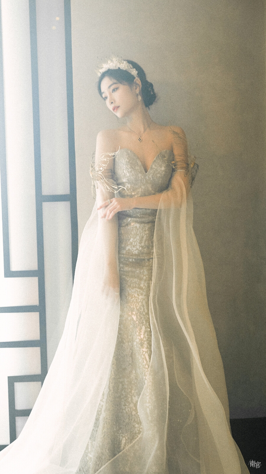 许佳琪 / 白玫瑰✩ . ☪︎*
cr@__南宫_
#许佳琪白色羽毛礼裙# ​​​