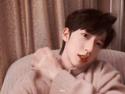 贺峻霖｜打视频电话害羞的时候会挠头的学弟