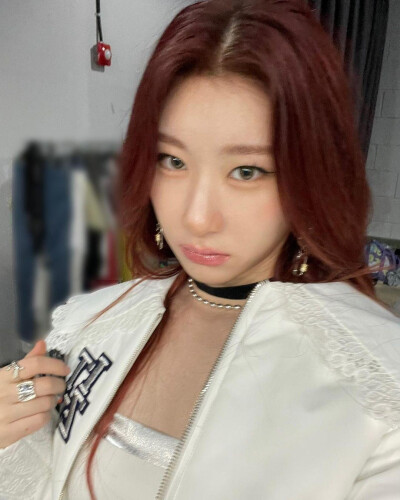 CHAERYEONG 李彩领