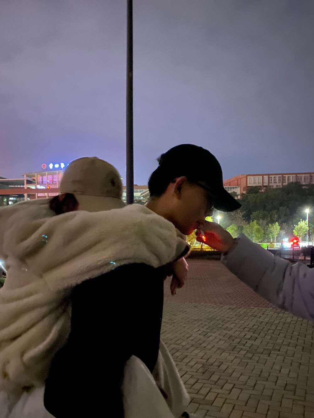 “我可以把你从公园背到万达”
还没出公园就趴了