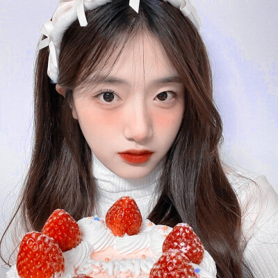.胡馨尹.
.想吃草莓蛋糕.