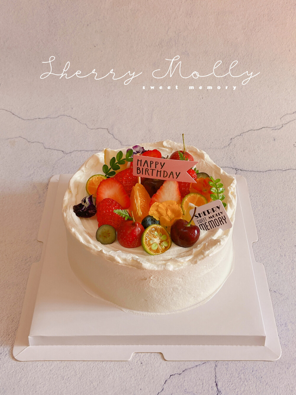 #SHERRYMOLLY家の下午茶# —『紅絲絨cake』
熬好了莓果醬 抹在了蛋糕胚裡 是冬季值得被留下來的好滋味呀～一瓣兒砂糖橘藏在紅漿果和檸檬之間