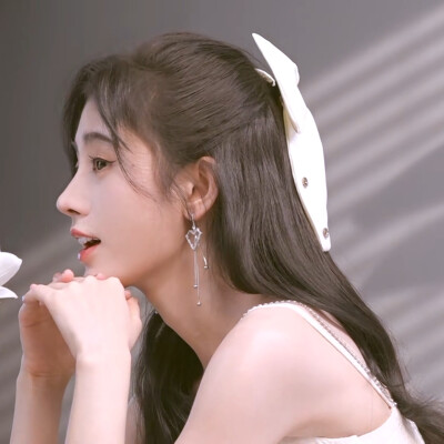 鞠婧祎
