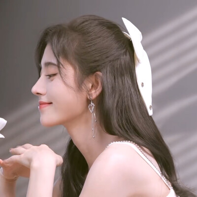 鞠婧祎
