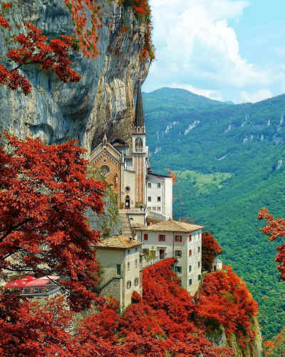 意大利 圣堂 修道院 Sanctuary Of Madonna Della Corona Italy