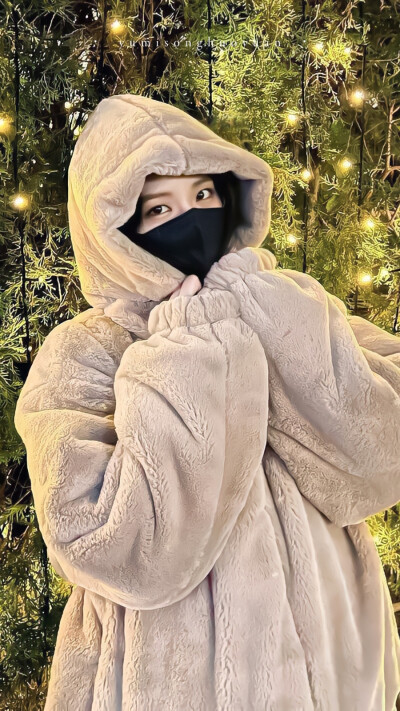 知道她为什么叫人间四月嘛 因为十二月份中四月最温柔.