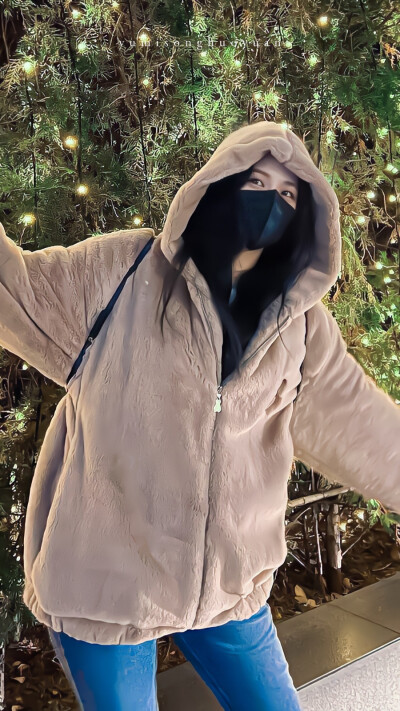 知道她为什么叫人间四月嘛 因为十二月份中四月最温柔.