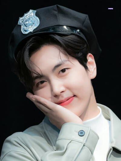 sf9
李在允