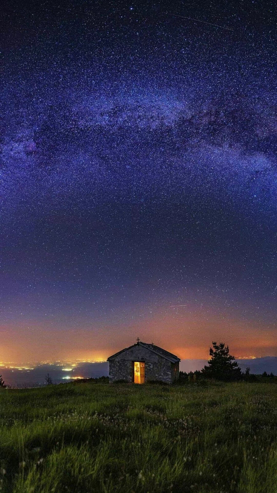 夜空中不会一直都有星星
但你要成为自己最亮的那颗星⭐