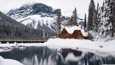 Mac唯美的翡翠湖小屋高清动态壁纸