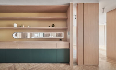 设计师用开放式设计重新定义了空间的边界，用各种几何开口穿透传统的实体屏障，让光线在空间中建立层次。散落在房间各处的光影，在“光”与“景”之间展开了一场耐人寻味的对话。办公室的设计考虑了人与空间之间的联…