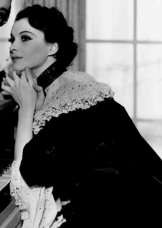 Vivien Leigh 费雯丽
1935年，舞台剧Mask Of Virtue造型