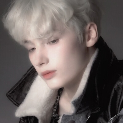 休宁凯 · Huening
cr.Cherry