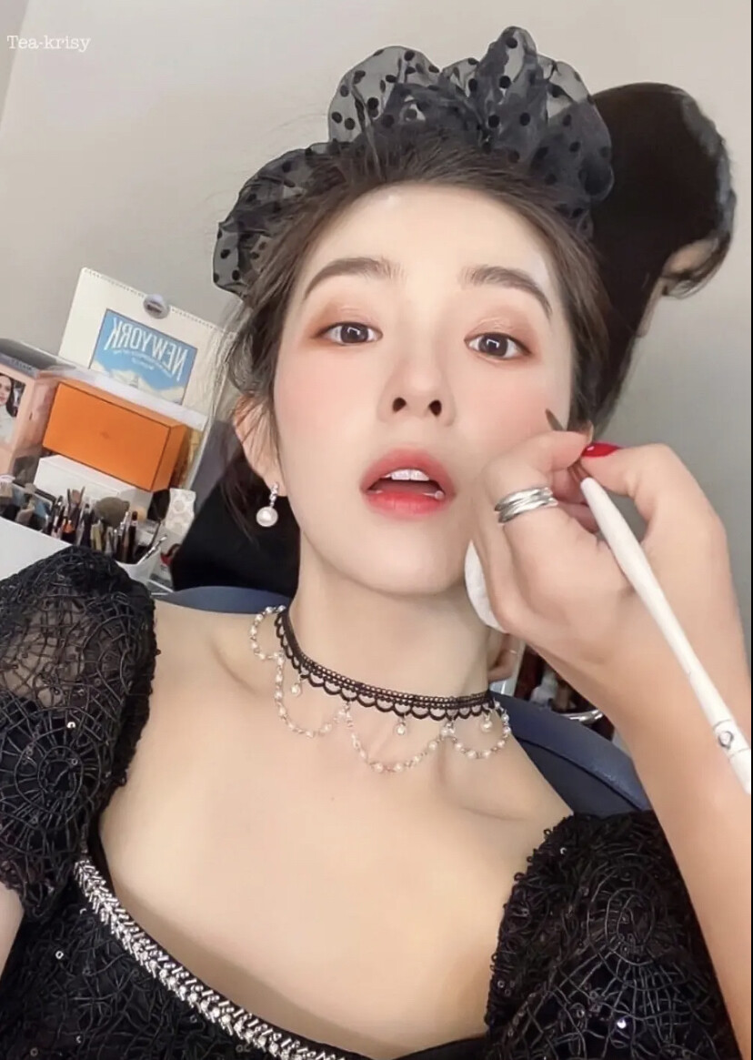 “漂亮小裴”
-裴珠泫 Irene cr.网络
-咕咚咕咚小童
