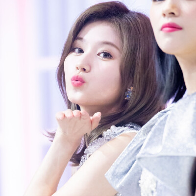 TWICE_MM1020