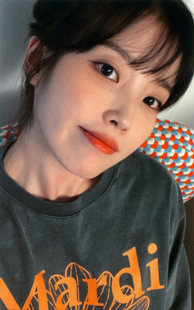 IU | strawberry moon扫图
cr:花臂小天使