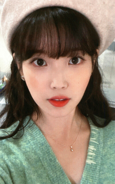 IU | strawberry moon扫图
cr:花臂小天使