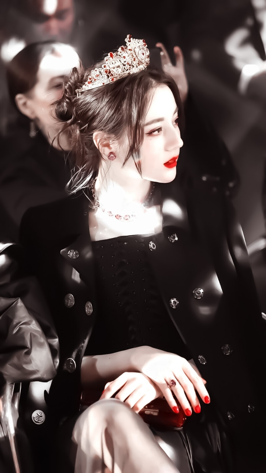 迪丽热巴人物溶素
使用收藏关注