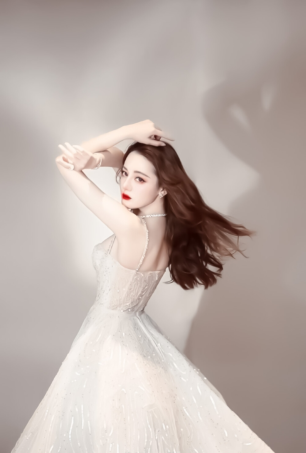 迪丽热巴人物溶素
使用收藏关注