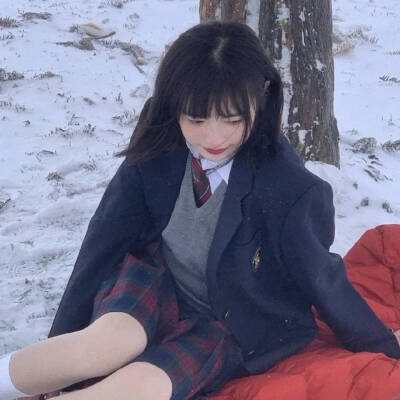 女头/爱是雪地里写诗