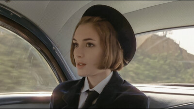 薇诺娜·瑞德/Winona Ryder
金色豪门
The Houseof theSpirits（1993）