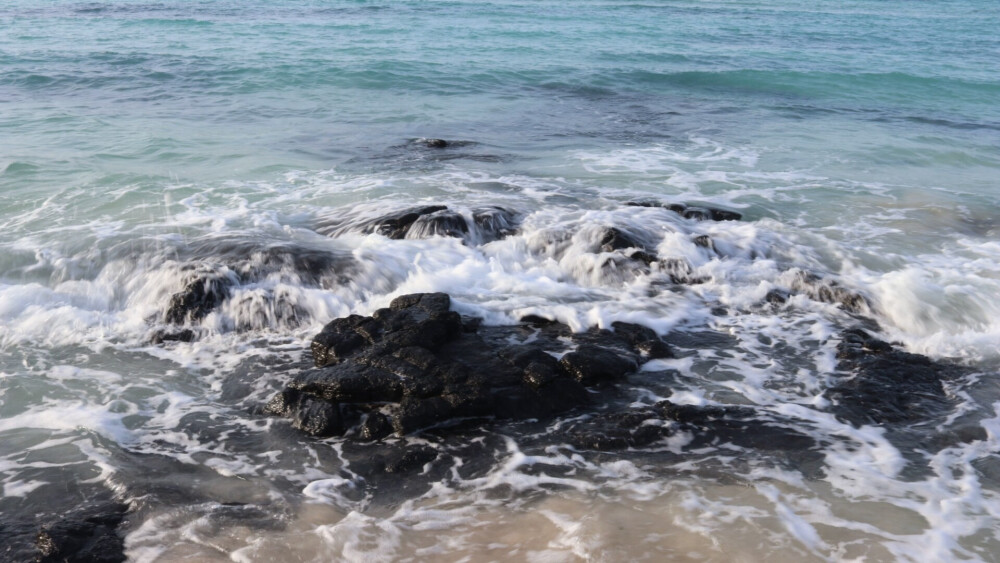 Mac波澜壮阔的海面高清动态壁纸