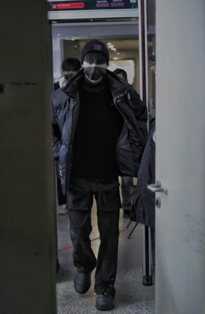 时代少年团 严浩翔 22.1.12 北京卫视春晚上下班
cr.MedievalRose_严浩翔