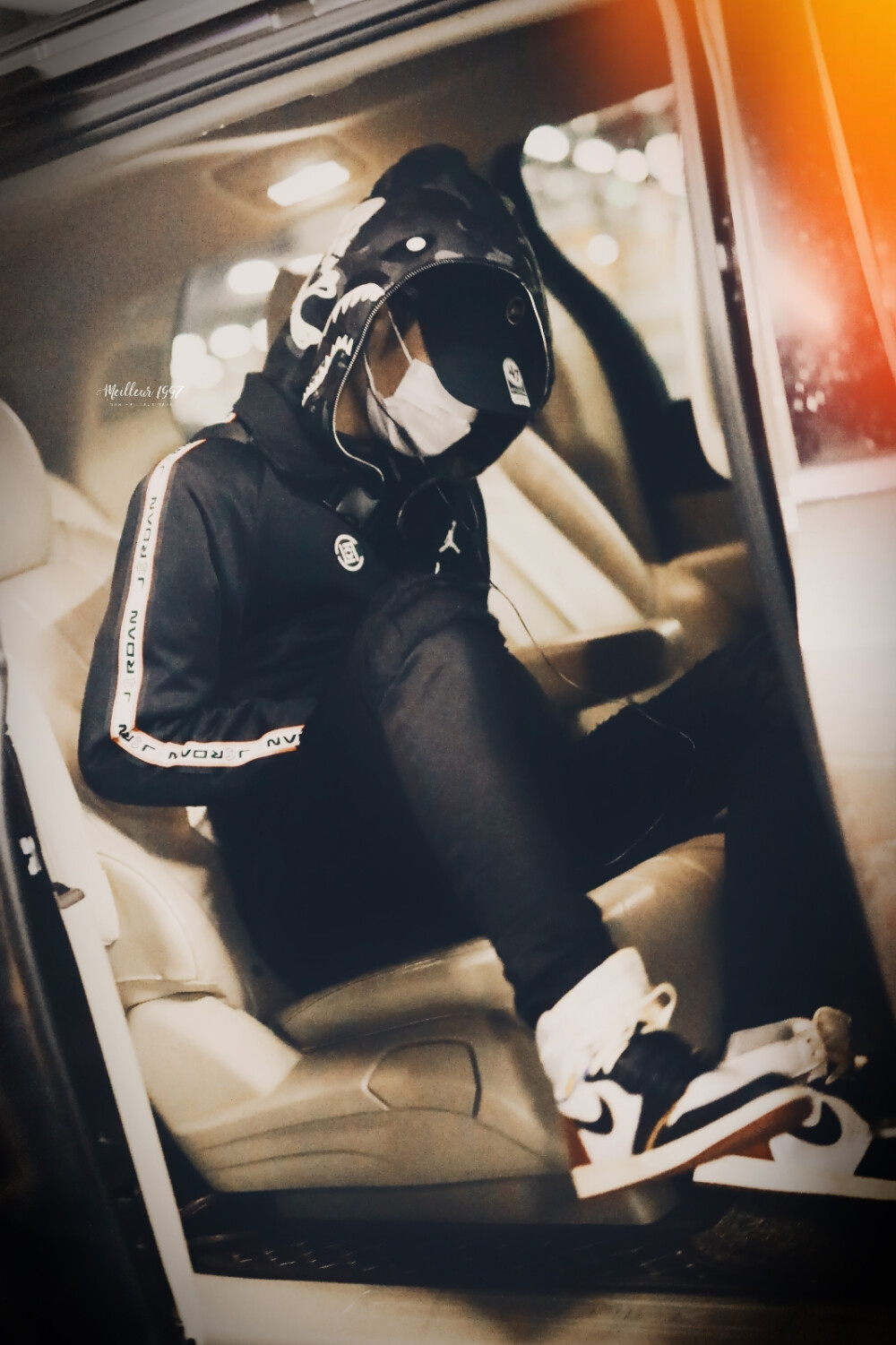 190110长沙杭州uniq王一博77一只小鲨鱼77crlogo