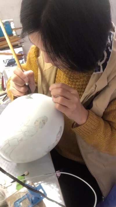 斜飞宝鸭衬香腮 唐风仕女十美来
妙行居士作品