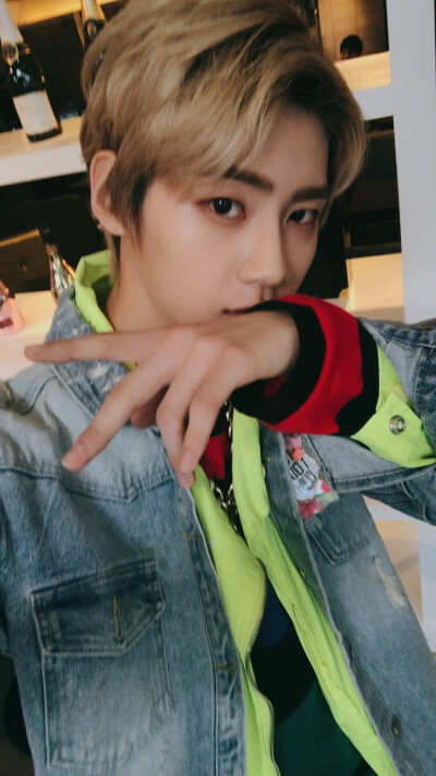 UP10TION 李伟