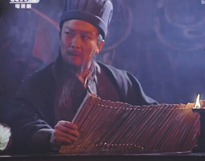 心之所向,爱之所往。心头砂痣,君乃月光。恨晚千年,未见君颜。定军一殁,梁甫失音。五丈原上,不闻灵柩。武侯祠下,思君成疾。