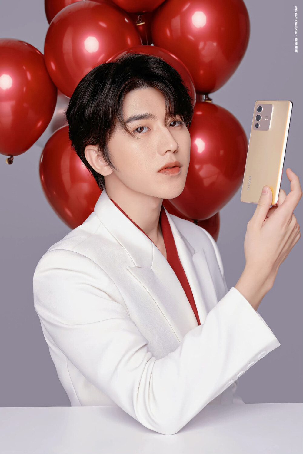 蔡徐坤 vivo
cr.玫瑰星葵