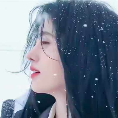 “雪地里的纯情少女撩动了多少人的心弦”cr郁微