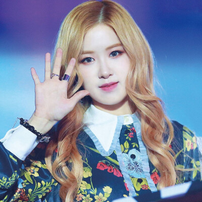 ROSÉ
cr.Firstlove_rose