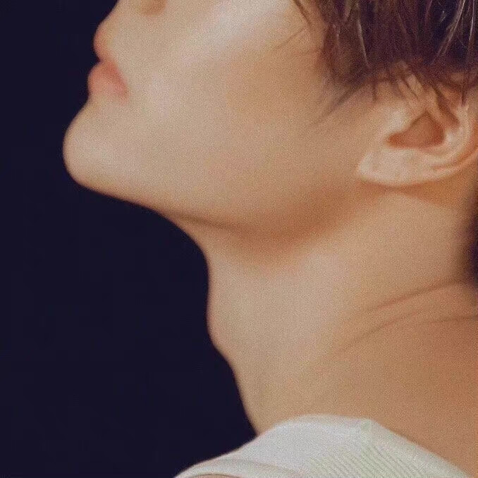 王一博
名品喉结
cr：京希夫人