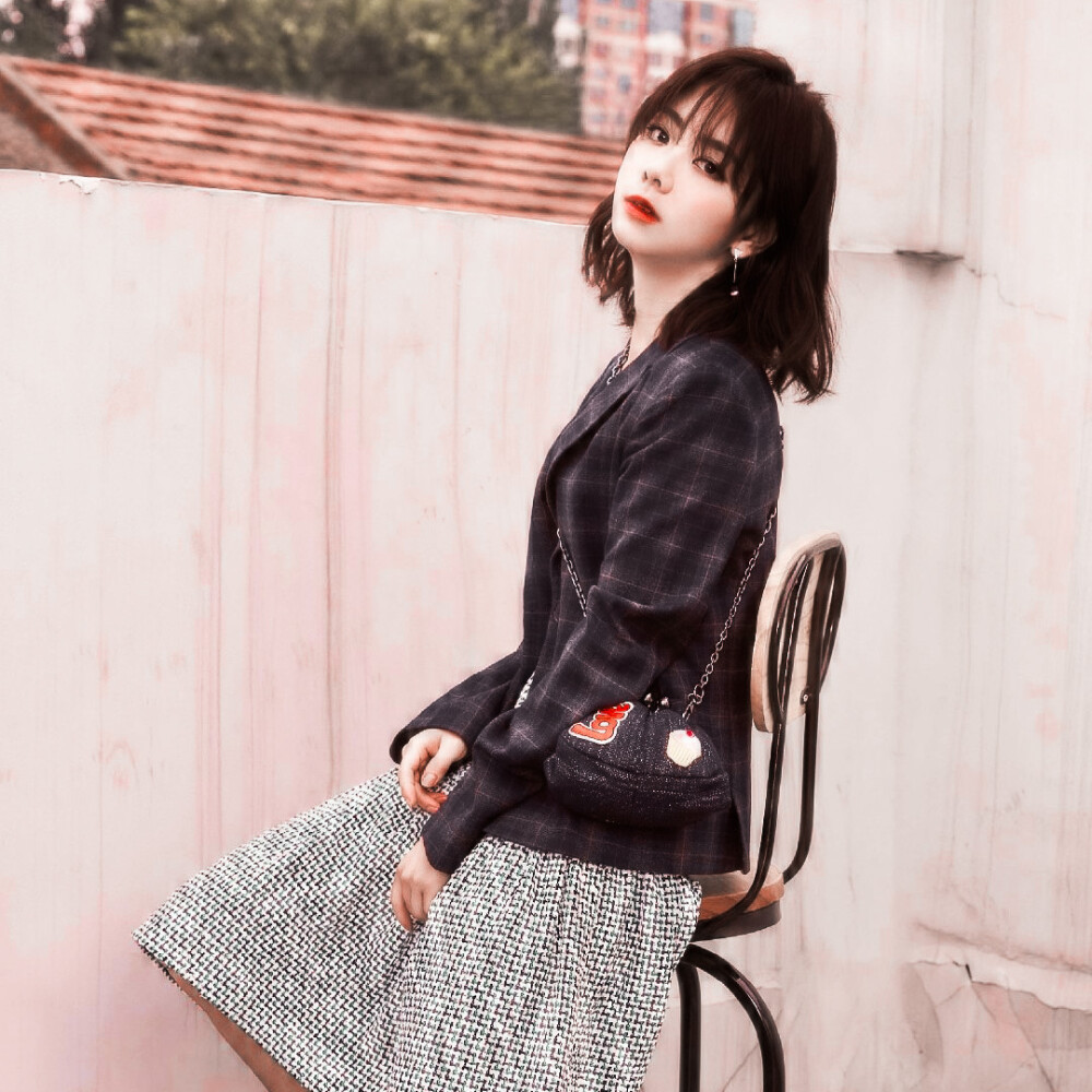 ʸᵒᵘ ᵃʳᵉ ˢᵗⁱˡˡ ᵗʰᵉ ʳᵉᵃˢᵒⁿ ᶠᵒʳ ᵐᵉ ᵗᵒ ᵇᵉ ᵍᵉⁿᵗˡᵉ ᵗᵒ ᵗʰᵉ ʷᵒʳˡᵈ.
你是让我对世界温柔的理由@谭松韵seven
自修图