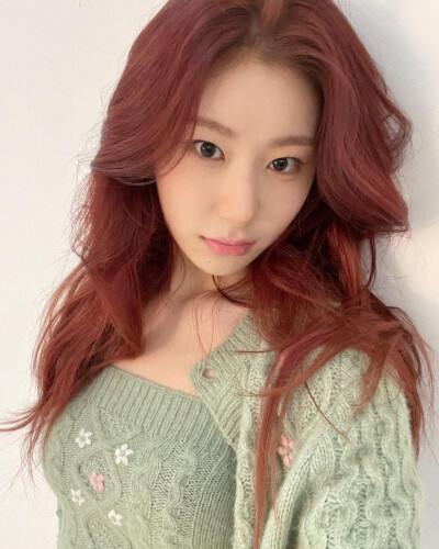 CHAERYEONG 李彩领