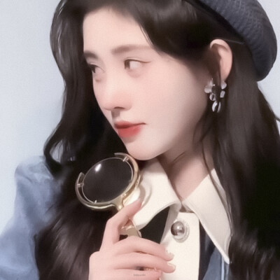 鞠婧祎
cr.江时树