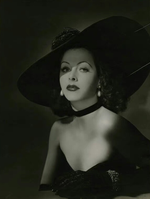 Hedy Lamarr by Laszlo Willinger for The Heavenly Body 1944 