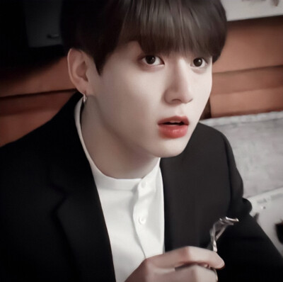 “没有没有果果才没有说怒那做的饭难吃呢.”
田柾国Jungkook cr.苏稚童