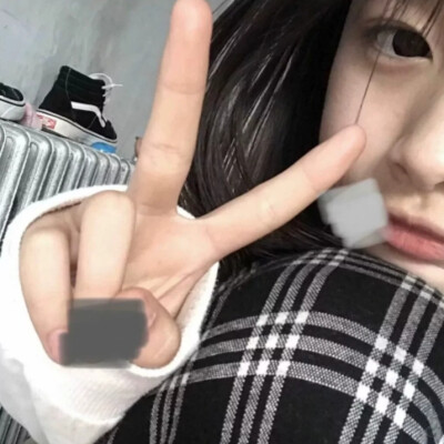 风格女头/花已经枯萎了，你浇水是多余的