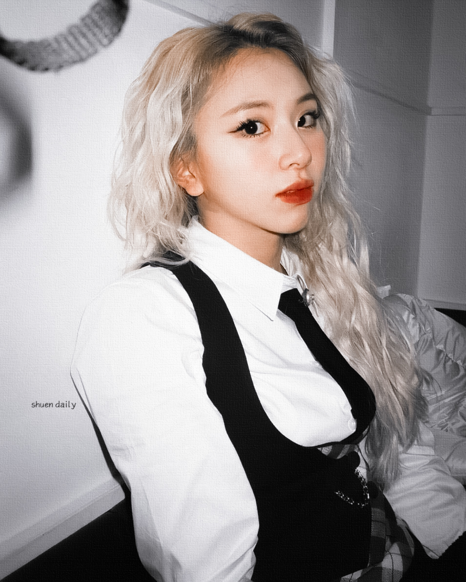 ChaeYoung:Curly hair、Necktie、My lover.